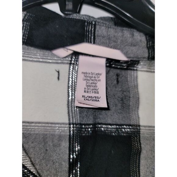 VS LONG SLEEVE Button Down PAJAMA TOP PLAID SIZE XL. - Picture 6 of 11